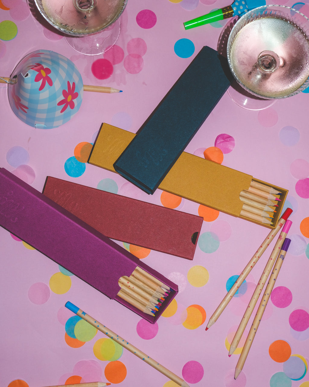 Escale n°2 + Boîte de Crayons de Couleur